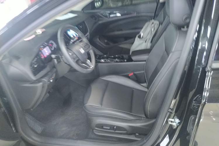 Used Buick Regal 2024 25T Deluxe Edition Left Front Seat