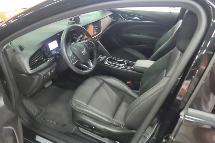 Used Buick Regal 2024 25T Deluxe Edition Left Front Seat
