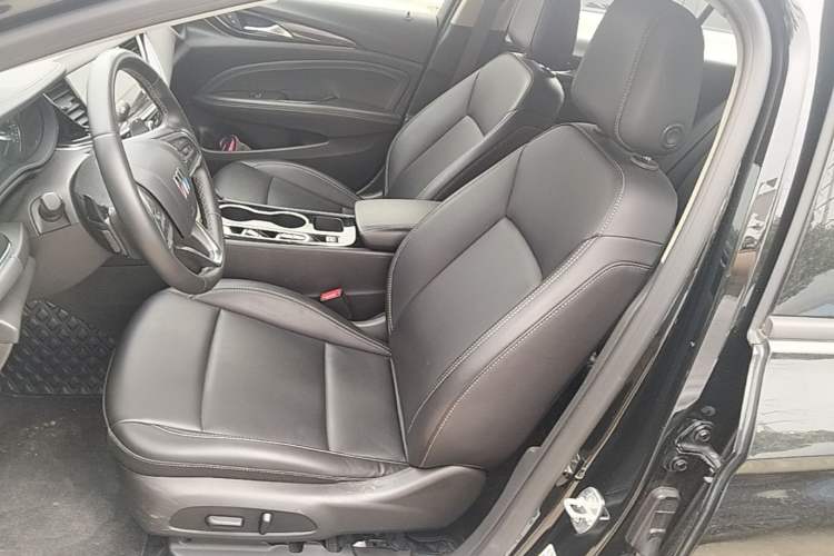 Used Buick Regal 2024 25T Deluxe Edition Left Front Seat