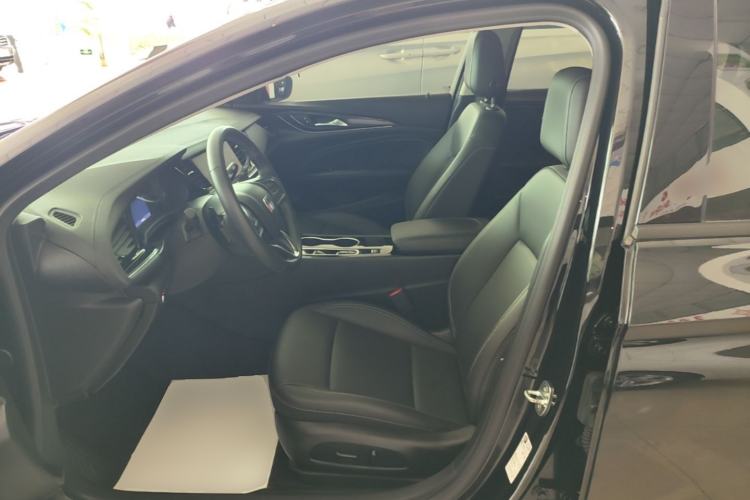 Used Buick Regal 2024 25T Deluxe Edition Left Front Seat