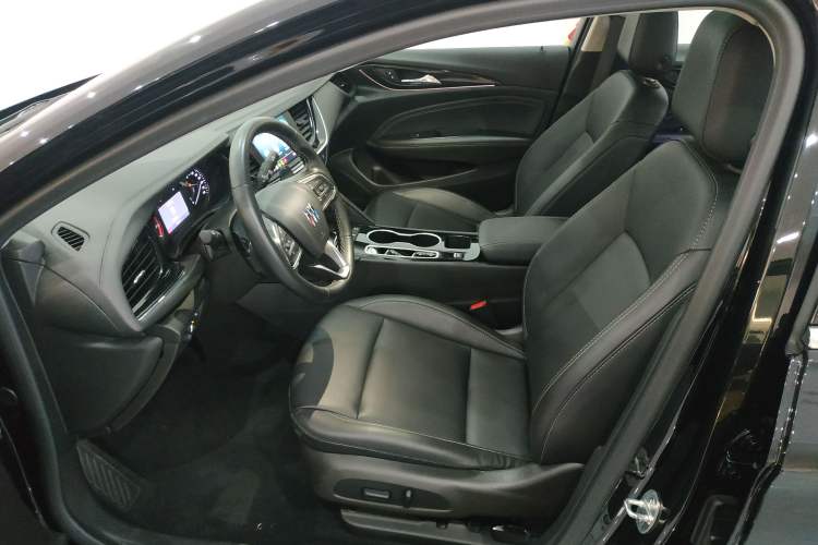 Used Buick Regal 2024 25T Deluxe Edition Left Front Seat
