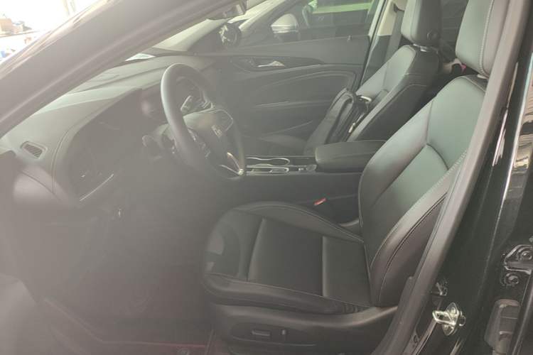 Used Buick Regal 2024 25T Deluxe Edition Left Front Seat