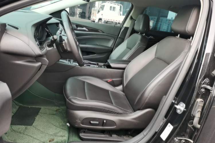 Used Buick Regal 2024 25T Deluxe Edition Left Front Seat