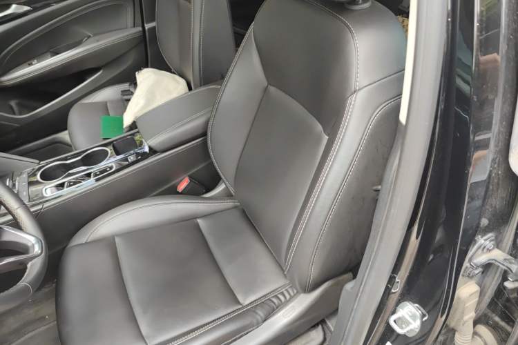 Used Buick Regal 2024 25T Deluxe Edition Left Front Seat