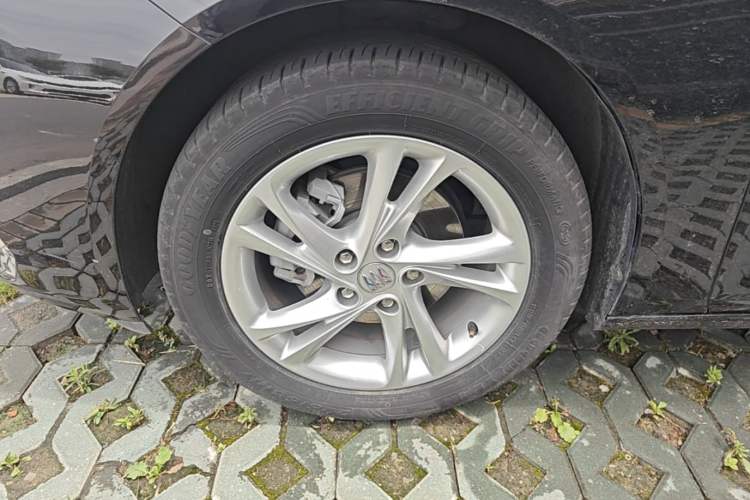 Used Buick Regal 2024 25T Deluxe Edition Left Front Wheel Hub