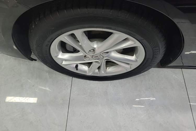 Used Buick Regal 2024 25T Deluxe Edition Left Front Wheel Hub