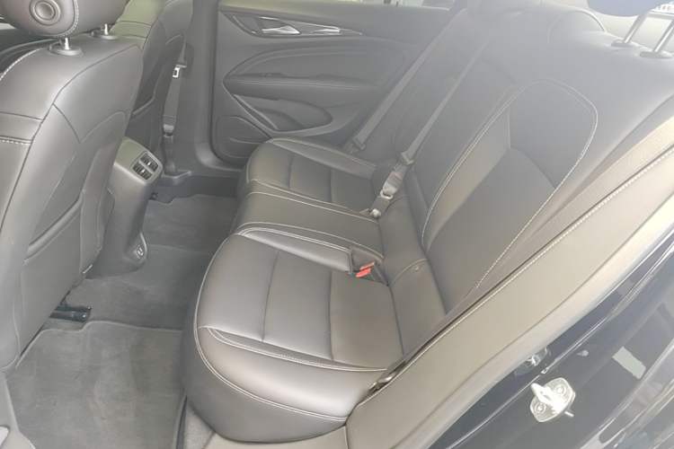 Used Buick Regal 2024 25T Deluxe Edition Left Rear Seat