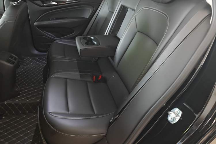 Used Buick Regal 2024 25T Deluxe Edition Left Rear Seat