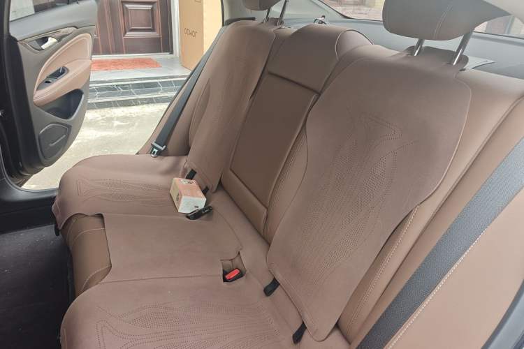 Used Buick Regal 2024 28T Luxury Edition Left Rear Seat