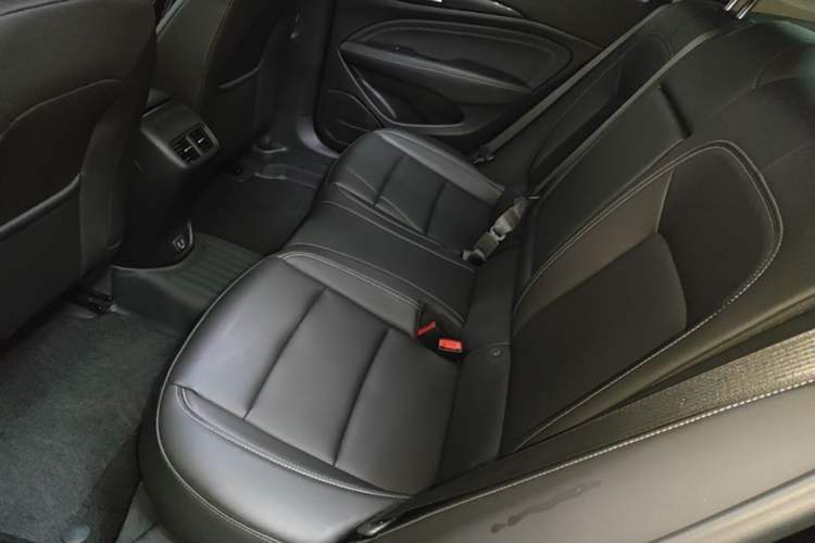 Used Buick Regal 2024 25T Deluxe Edition Left Rear Seat
