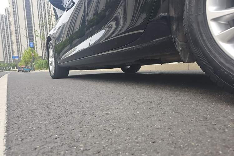 Used Buick Regal 2024 25T Deluxe Edition Left Side Sill