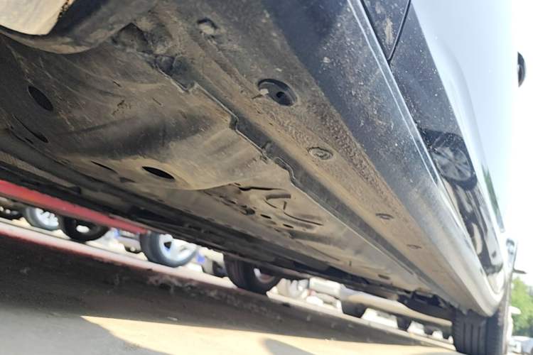Used Buick Regal 2024 25T Deluxe Edition Left Side Sill