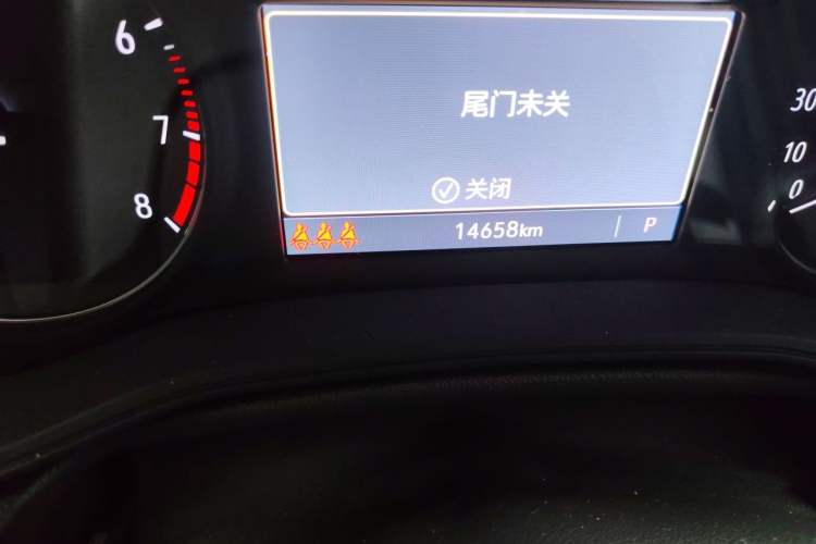 Used Buick Regal 2024 25T Deluxe Edition Odometer Close Up