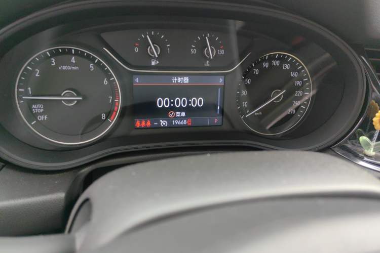 Used Buick Regal 2024 25T Deluxe Edition Odometer Close Up