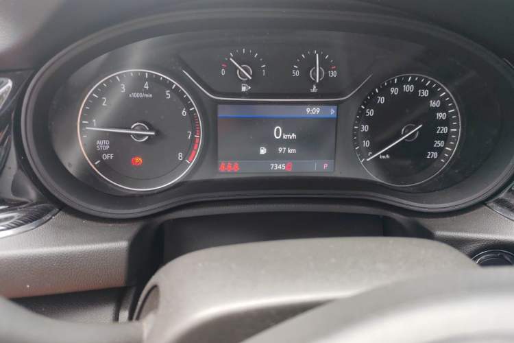 Used Buick Regal 2024 25T Deluxe Edition Odometer Close Up