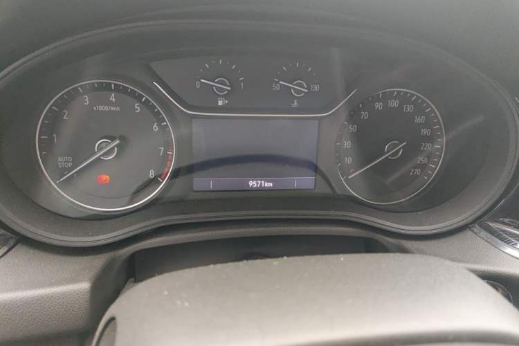 Used Buick Regal 2024 25T Deluxe Edition Odometer Close Up