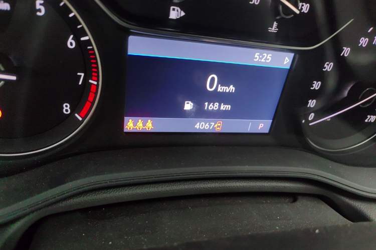Used Buick Regal 2024 25T Deluxe Edition Odometer Close Up