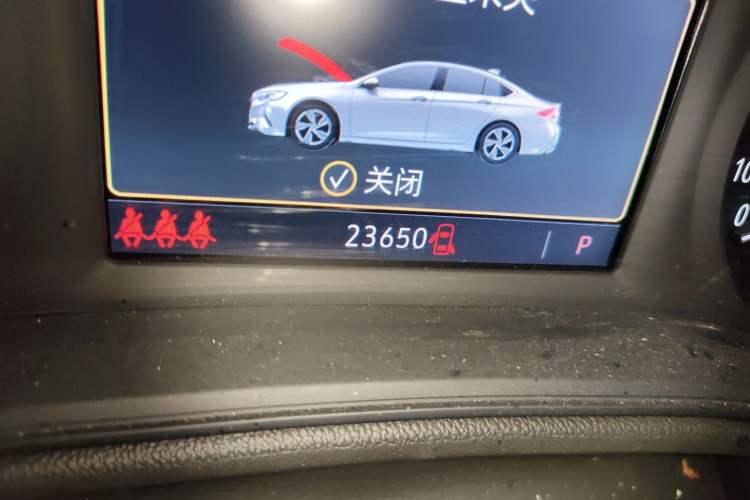 Used Buick Regal 2024 25T Deluxe Edition Odometer Close Up