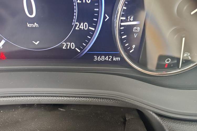 Used Buick Regal 2024 28T Luxury Edition Odometer Close Up