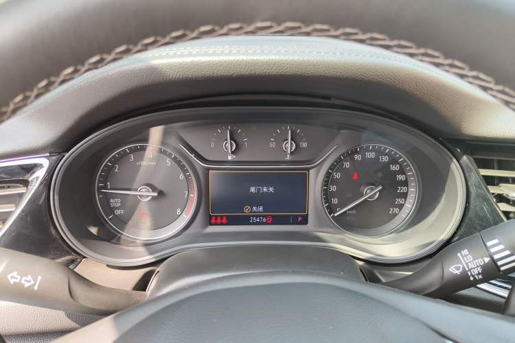 Used Buick Regal 2024 25T Deluxe Edition Odometer Close Up