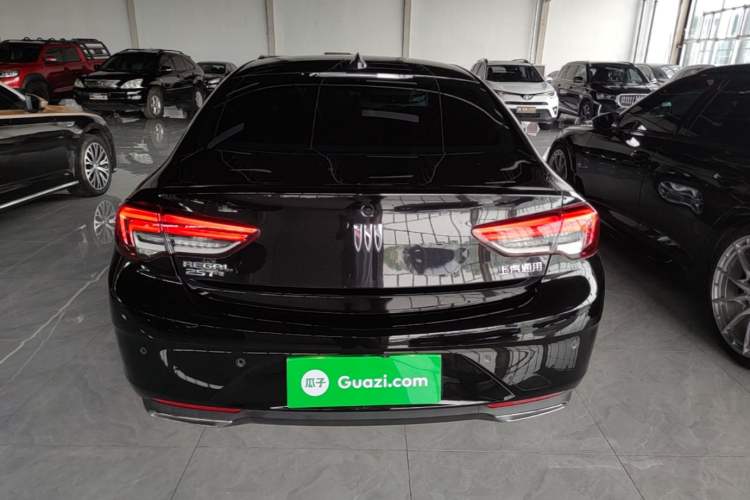 Used Buick Regal 2024 25T Deluxe Edition Rear