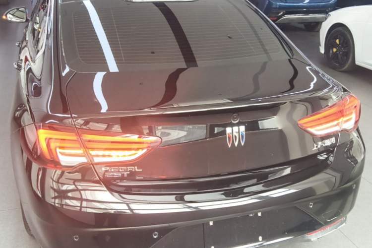 Used Buick Regal 2024 25T Deluxe Edition Rear
