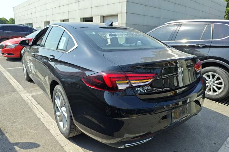 Used Buick Regal 2024 25T Deluxe Edition Rear Left 45 Deg