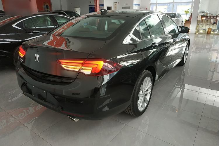 Used Buick Regal 2024 28T Luxury Edition Rear Right 45 Deg