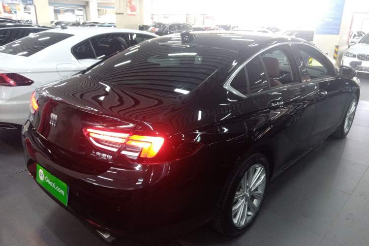 Used Buick Regal 2024 28T Luxury Edition Rear Right 45 Deg