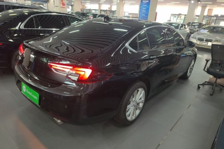 Used Buick Regal 2024 28T Luxury Edition Rear Right 45 Deg