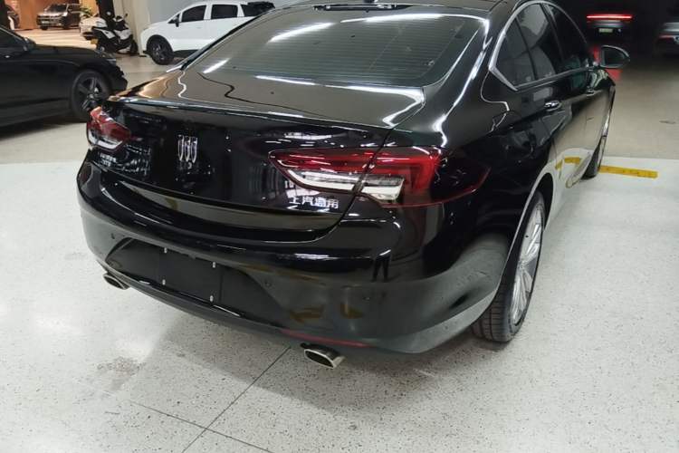 Used Buick Regal 2024 28T Luxury Edition Rear Right 45 Deg