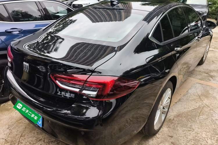 Used Buick Regal 2024 28T Luxury Edition Rear Right 45 Deg
