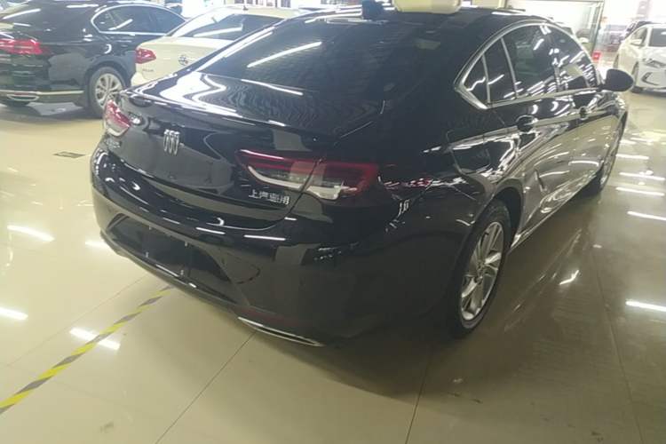 Used Buick Regal 2024 25T Deluxe Edition Rear Right 45 Deg