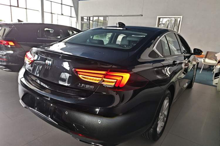 Used Buick Regal 2024 25T Deluxe Edition Rear Right 45 Deg