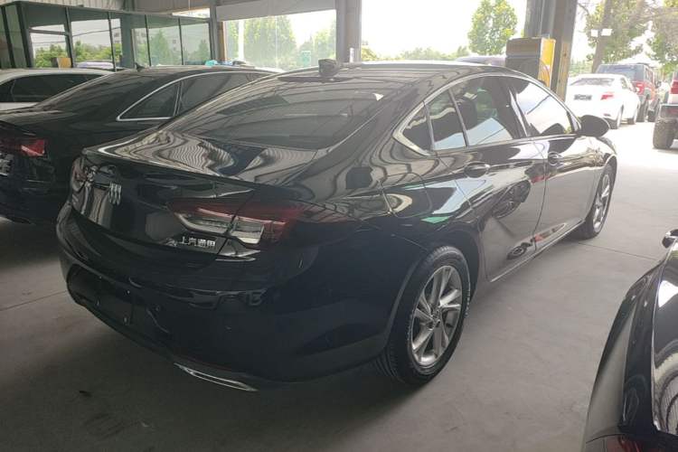 Used Buick Regal 2024 25T Deluxe Edition Rear Right 45 Deg