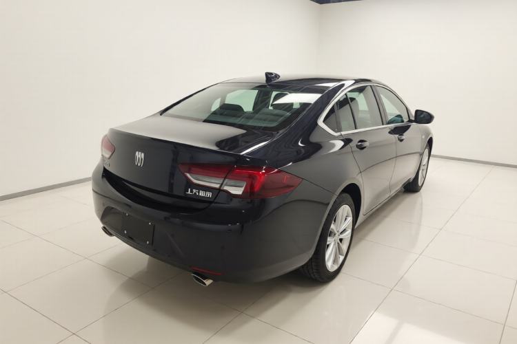 Used Buick Regal 2024 28T Luxury Edition Rear Right 45 Deg