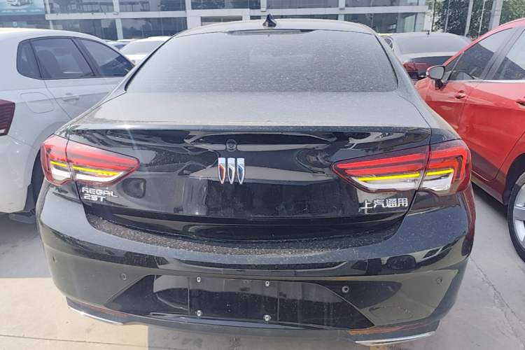 Used Buick Regal 2024 25T Deluxe Edition Rear