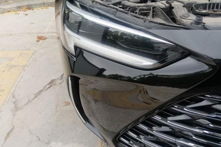 Used Buick Regal 2024 25T Deluxe Edition Right Front Headlight