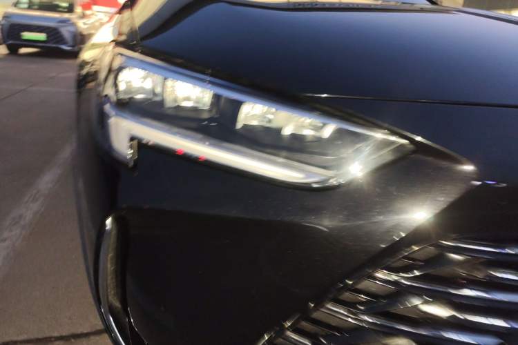 Used Buick Regal 2024 25T Deluxe Edition Right Front Headlight