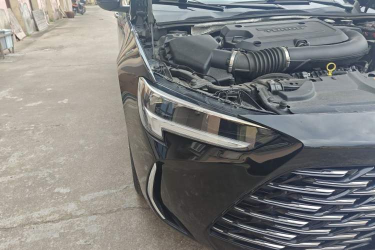 Used Buick Regal 2024 28T Luxury Edition Right Front Headlight