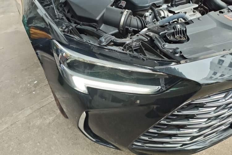 Used Buick Regal 2024 25T Deluxe Edition Right Front Headlight