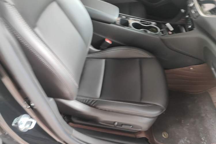 Used Buick Regal 2024 25T Deluxe Edition Right Front Seat