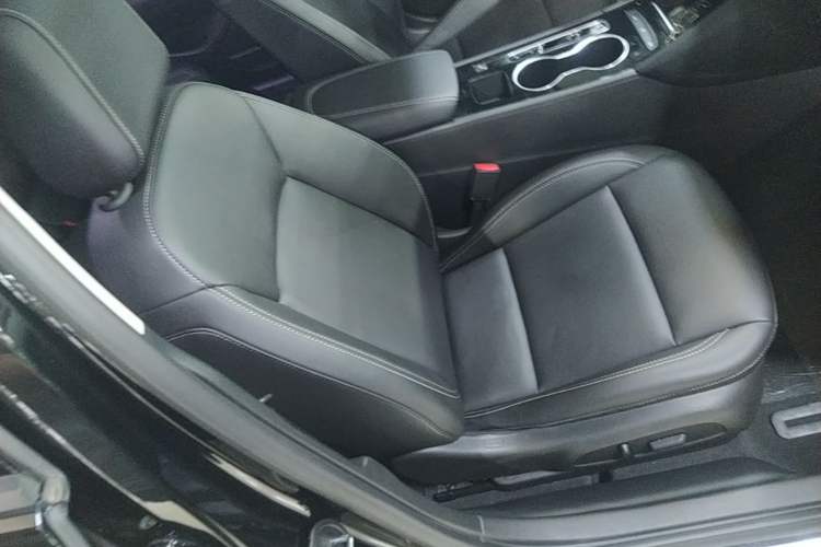 Used Buick Regal 2024 25T Deluxe Edition Right Front Seat