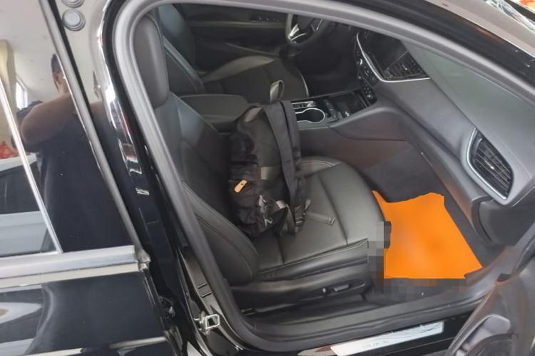 Used Buick Regal 2024 25T Deluxe Edition Right Front Seat
