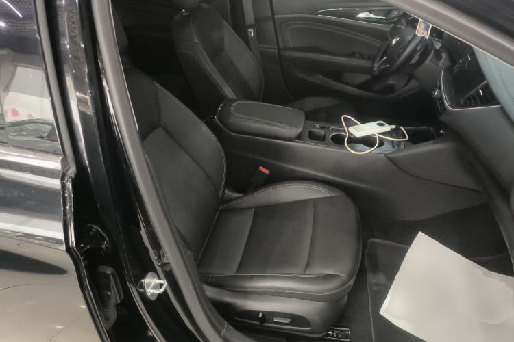 Used Buick Regal 2024 25T Deluxe Edition Right Front Seat