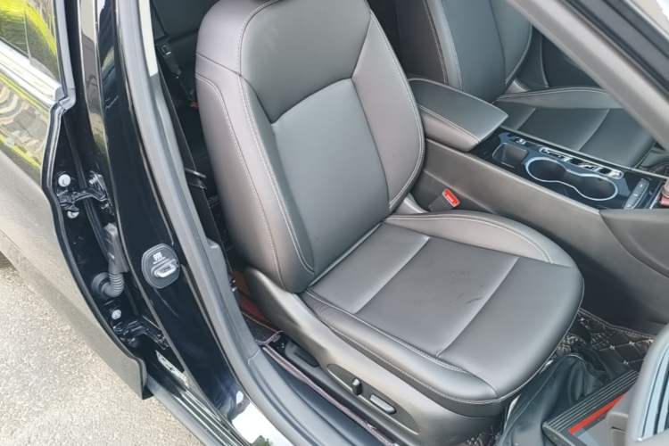 Used Buick Regal 2024 25T Deluxe Edition Right Front Seat