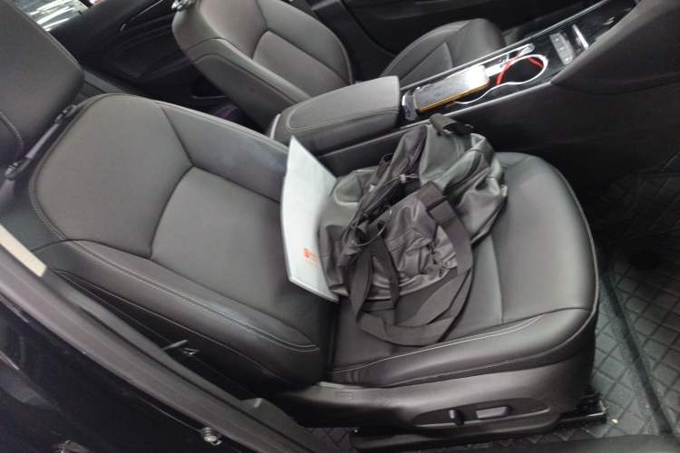 Used Buick Regal 2024 Revised 25T Ultra-Comfort Edition Right Front Seat