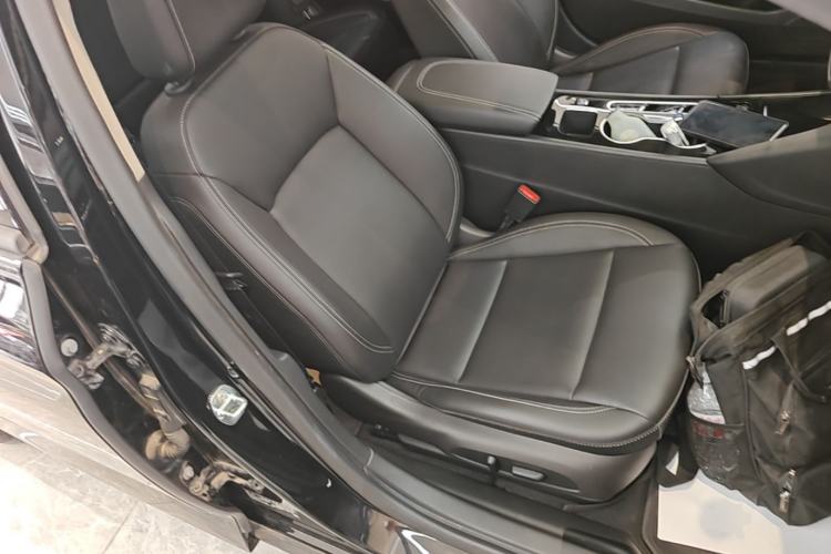 Used Buick Regal 2024 25T Deluxe Edition Right Front Seat