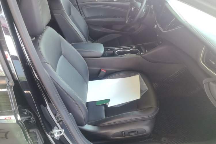 Used Buick Regal 2024 25T Deluxe Edition Right Front Seat