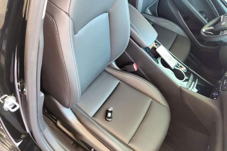 Used Buick Regal 2024 25T Deluxe Edition Right Front Seat